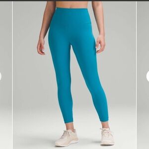 Lululemon Wunder Train High-Rise Tight 25" Size 10
Hawaiian Blue